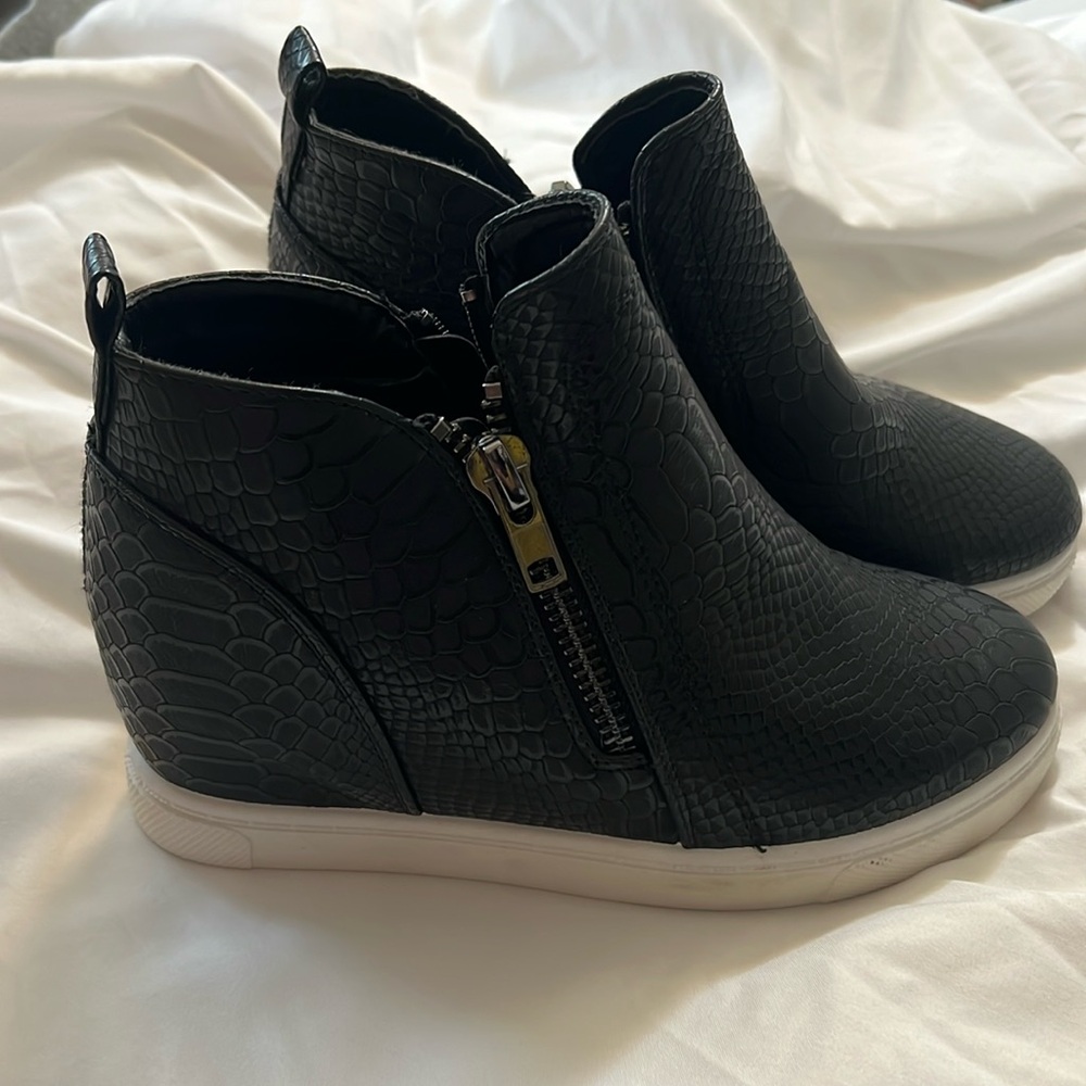 Wedge sneakers